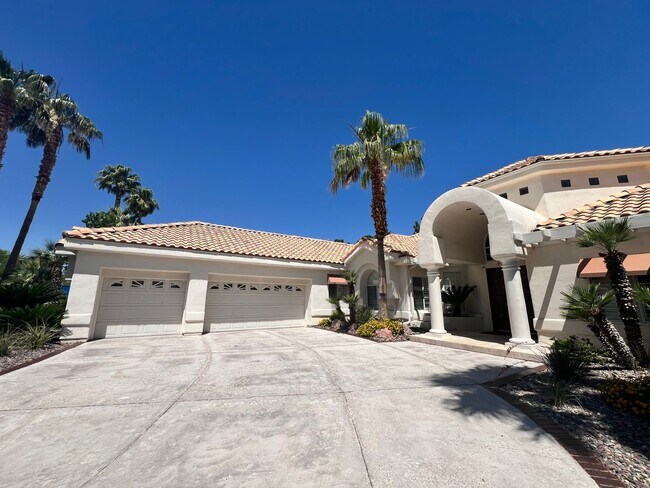 Foto del edificio - 10 Oaks Guard gated community