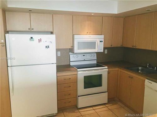 Building Photo - 18151 NE 31st Ct