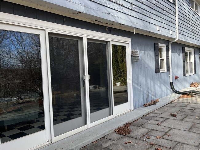 Building Photo - 445 Dennison Dr