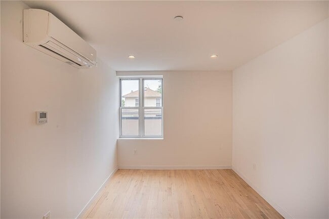Building Photo - 2481 Ocean Ave