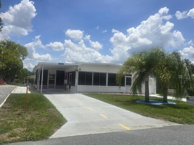 Foto del edificio - 7366 1st Loop Ave