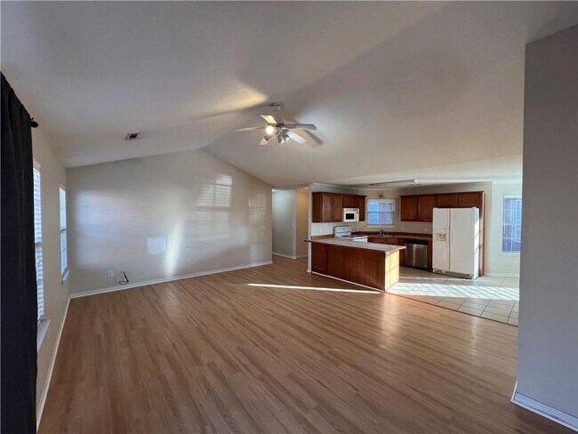 Foto del edificio - 235 Ravenwood Blvd