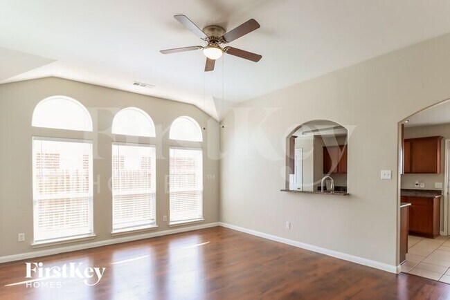 Foto del edificio - 325 Meadow Ridge Dr