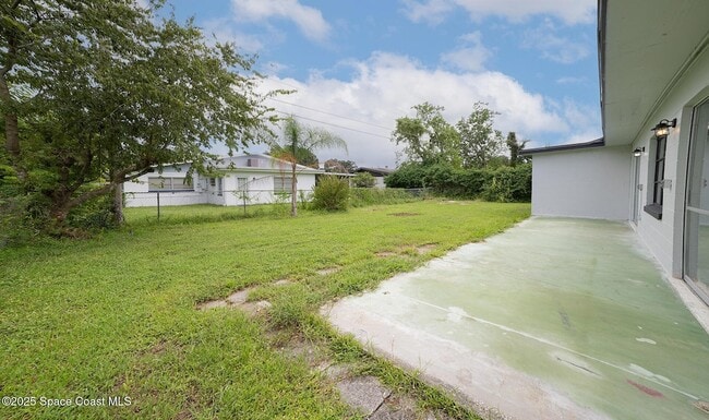 Building Photo - 1131 Linda Ave