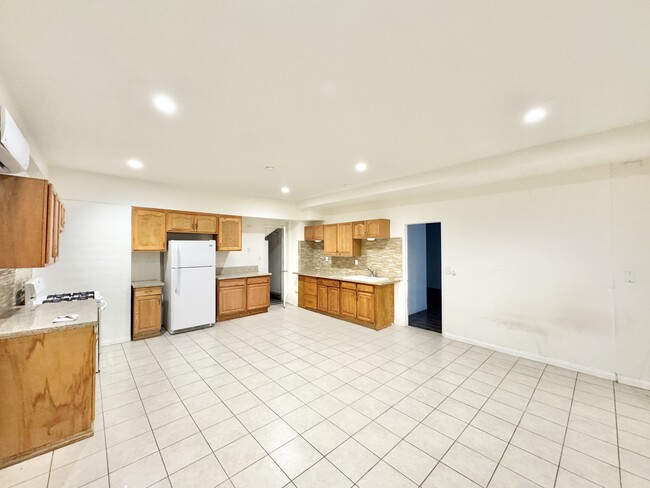 Photo - 1023 Larch St Apartment