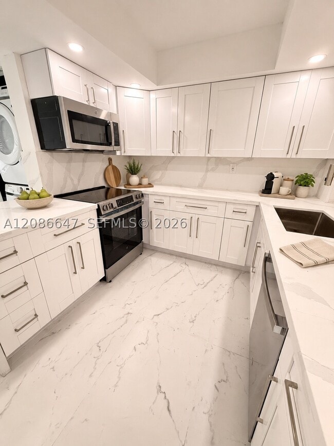 Building Photo - 1811 Sabal Palm Dr