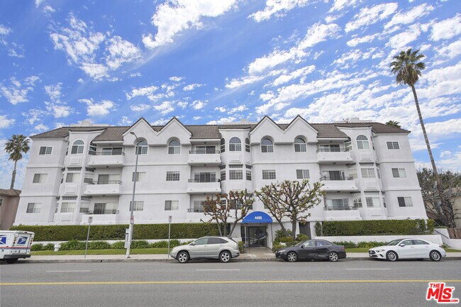 Foto del edificio - 4455 Hazeltine Ave