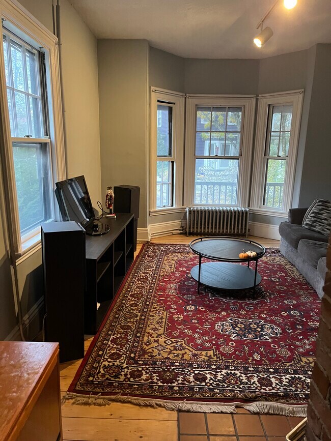 Foto del edificio - 42 Putnam Ave