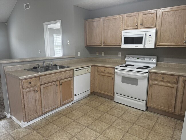 Foto del edificio - Quiet living minutes from the interstate!