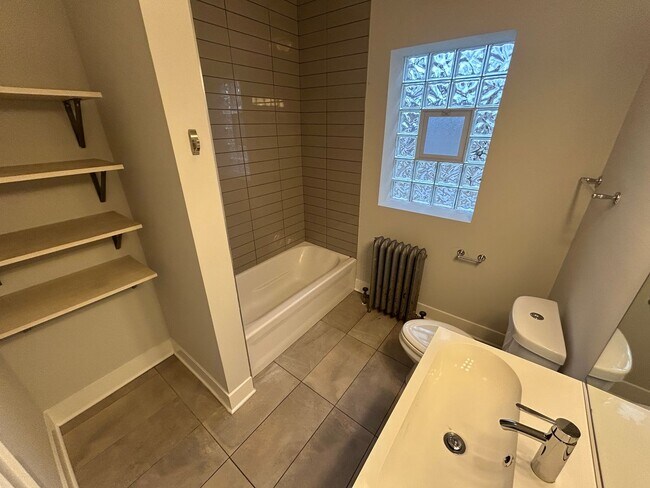 Foto del edificio - 2157 N Avers Ave