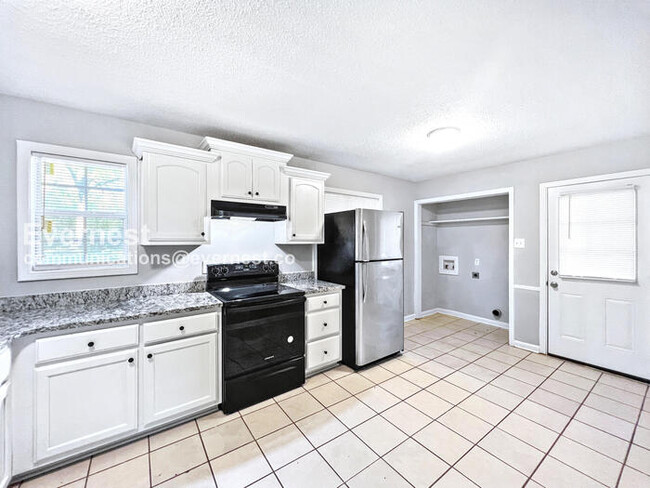 Building Photo - 8614 Bunker Hill Dr