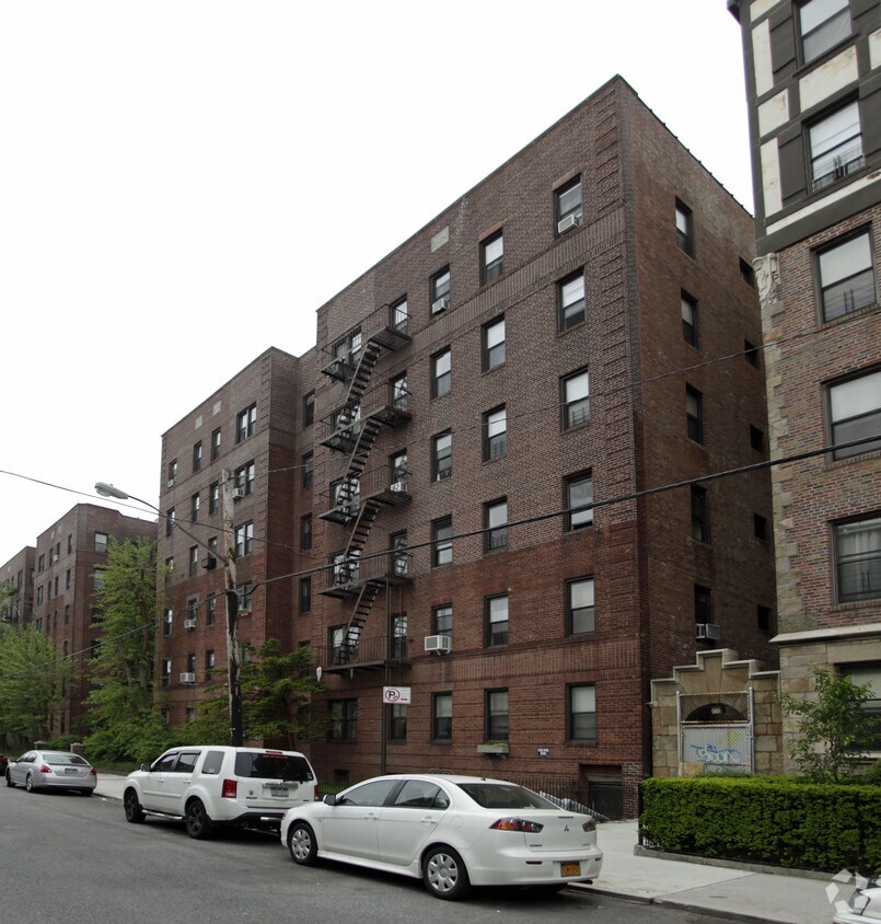 Foto principal - 2250 83rd St