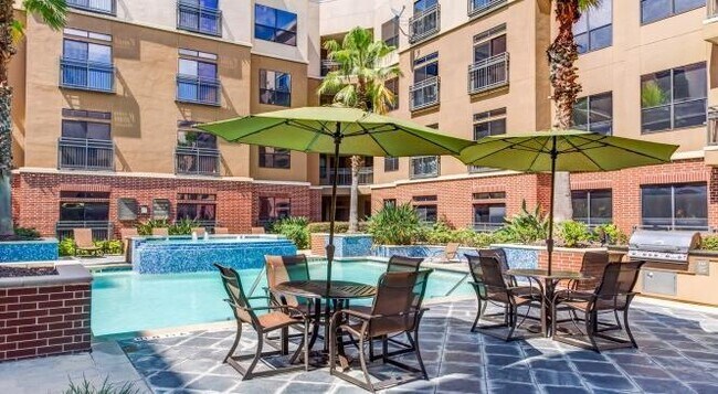 Foto del edificio - 2300 Richmond Ave.