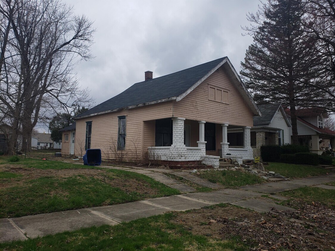 527 E Sherman St, Marion, IN 46952 House for Rent in Marion, IN