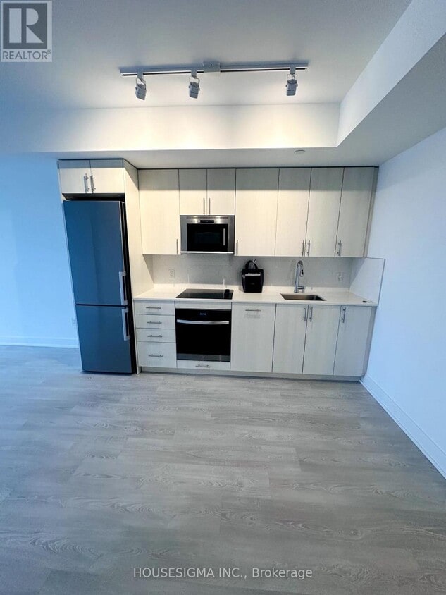 Photo principale - 2545-2545 Simcoe St N