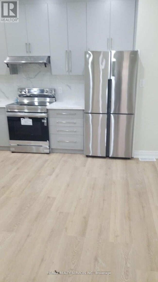 Building Photo - 8918 Wellington Rd 124