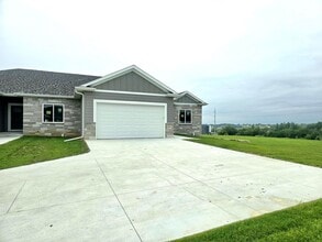 Building Photo - 8605 Highview Cir