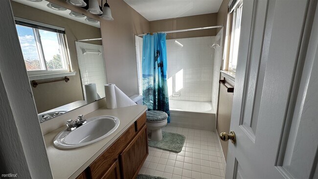 Building Photo - 2 br, 1.5 bath Condo - 2120 Orchard Crest St