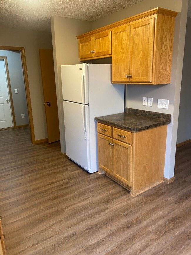 Building Photo - 3 Bedroom Townhome on Peach Dr. in Sauk Ra...