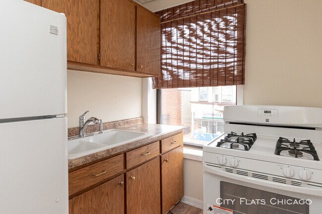 Building Photo - 4393 N Elston Ave
