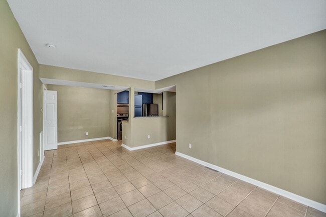 Building Photo - 770 Memorial Mews St