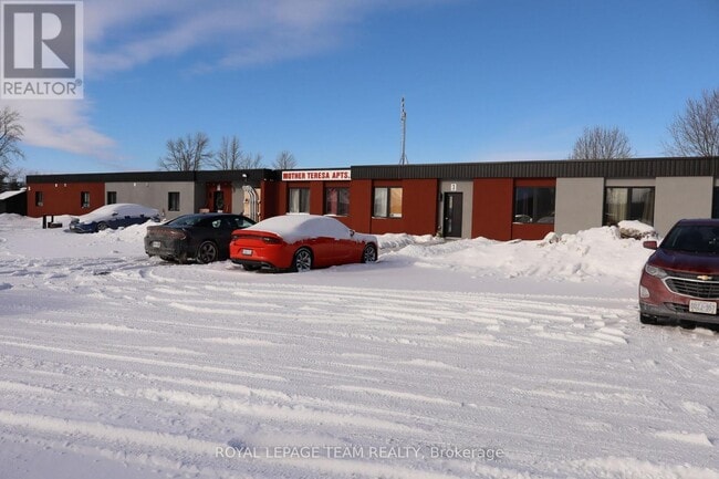 Building Photo - 3880 7 Rd