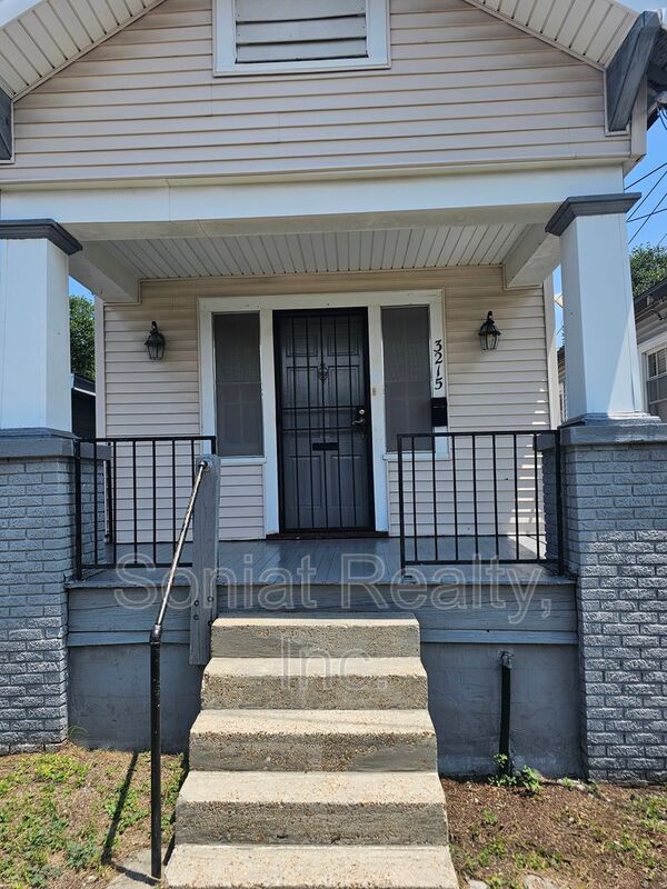 Primary Photo - 3215 Lafitte Ave