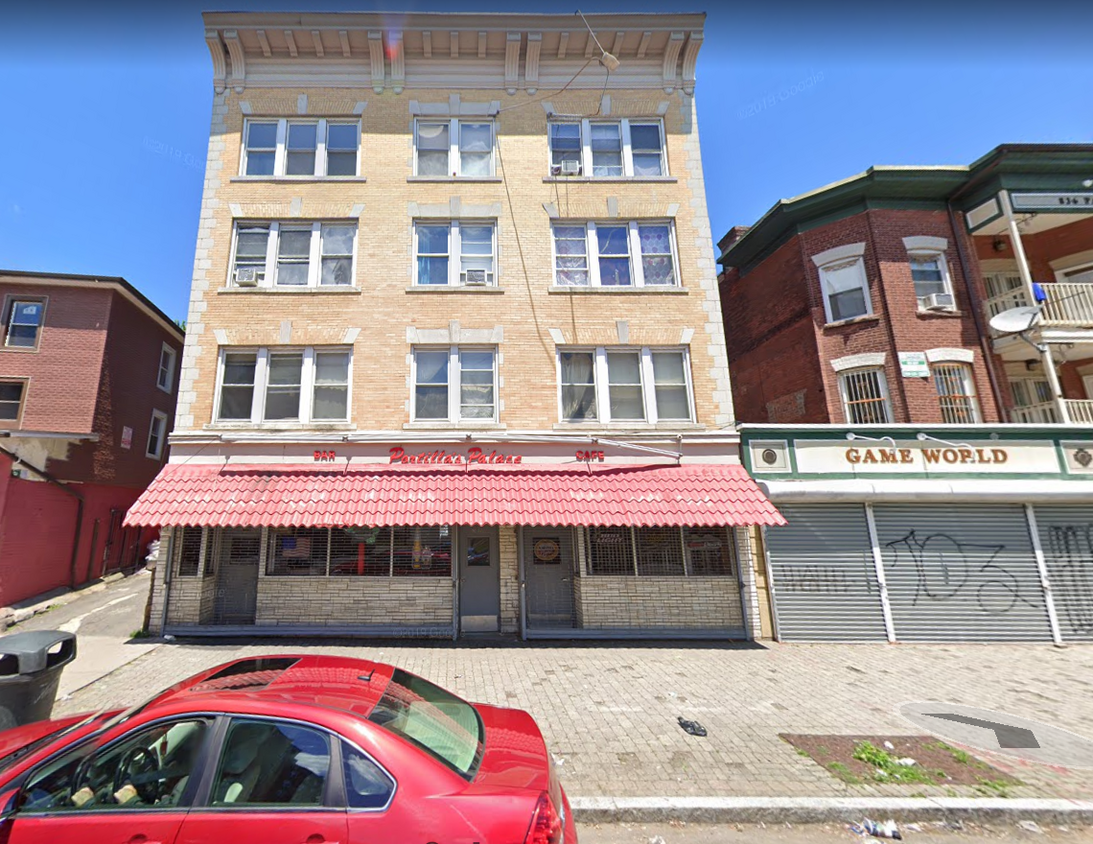 Building Photo - 844-850 ParkZoin St