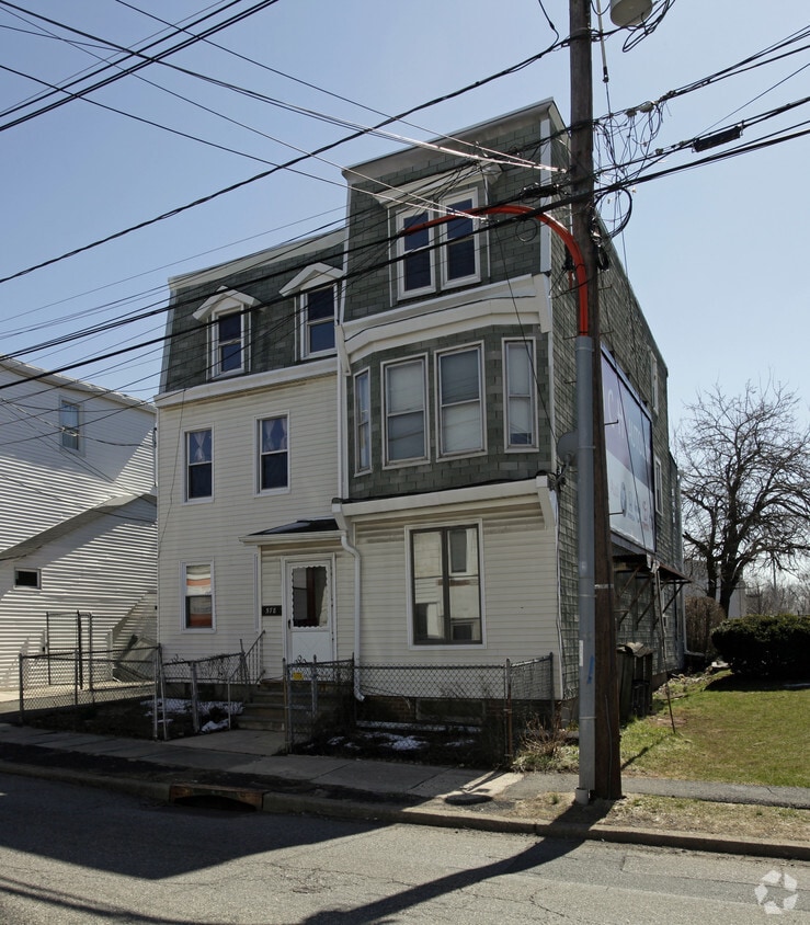 Building Photo - 578 White St
