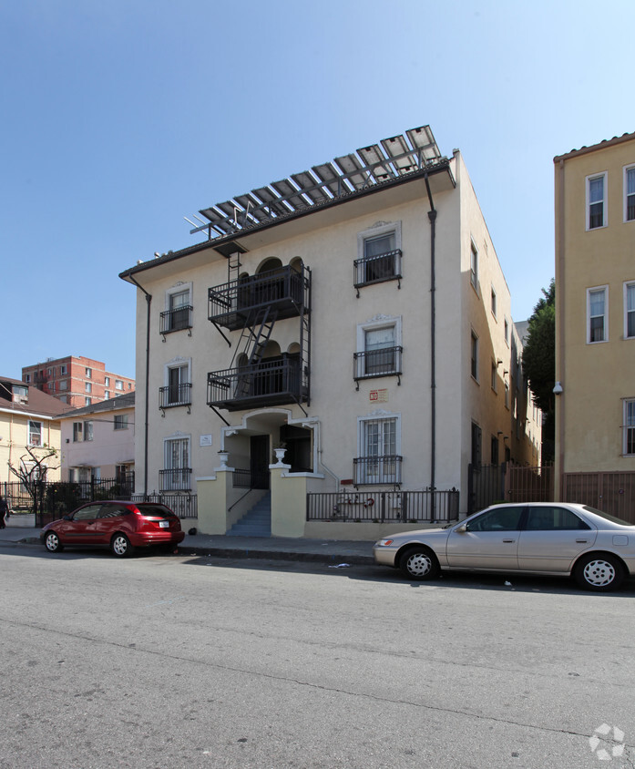 Building Photo - Queen Apartments