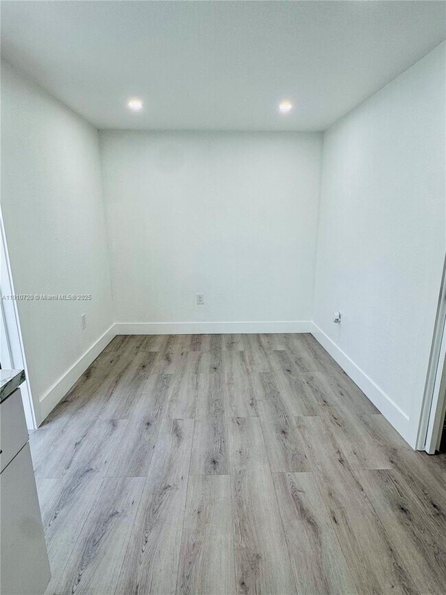 Foto del edificio - 3450 NW 170th St