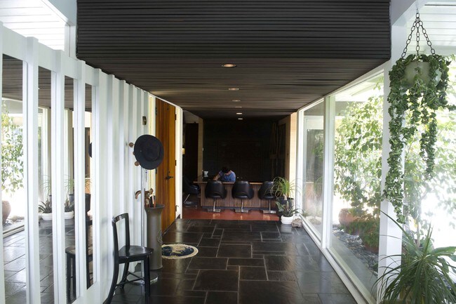 Foto del edificio - 8020 Briar Summit Dr