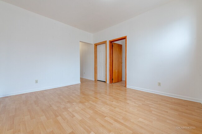 Building Photo - 3044 S Lock St