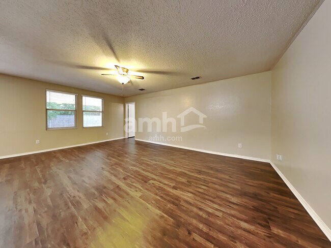 Building Photo - 3315 Spur Drive