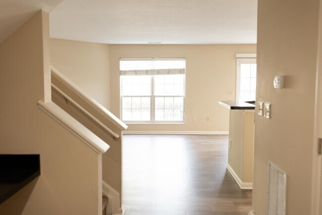 Building Photo - 5008 Stratford Pine Ln