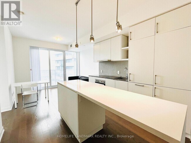 Building Photo - 100 Harbour St