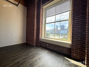 Building Photo - 204 W 5th St