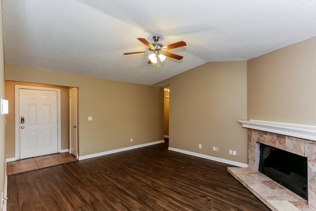 Building Photo - 306 Freedom Ln