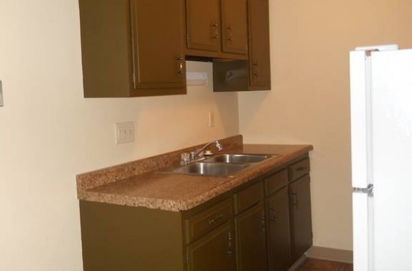 Kitchen - Breckenridge Apartments