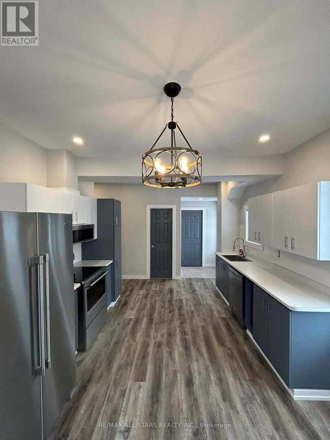 Building Photo - 56 Elgin St