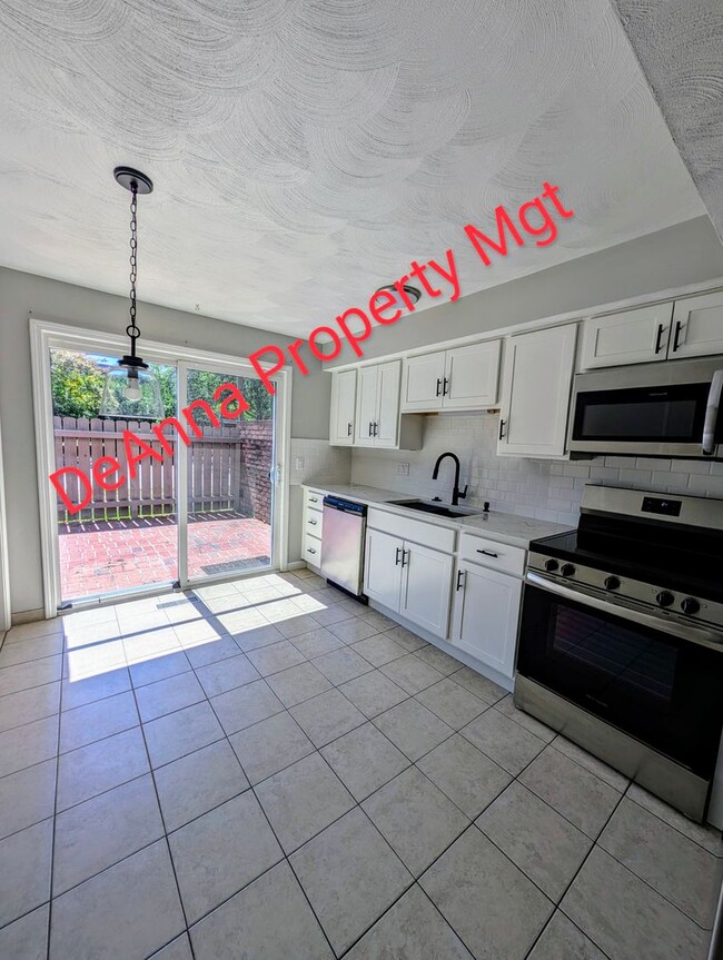 Building Photo - 2581 Shakespeare Ln