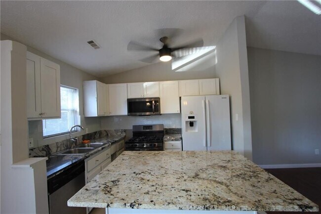 Building Photo - 3085 Creel Rd