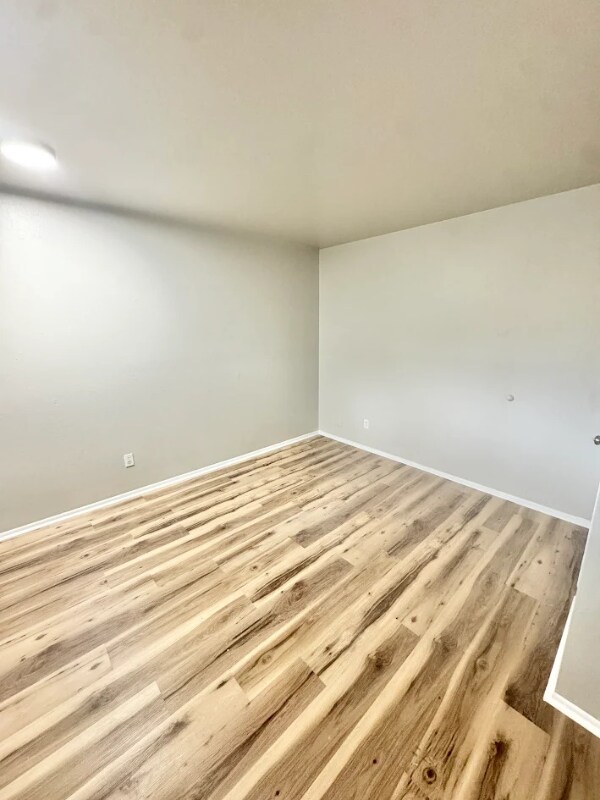 Foto del edificio - 319-321 E Brookside St