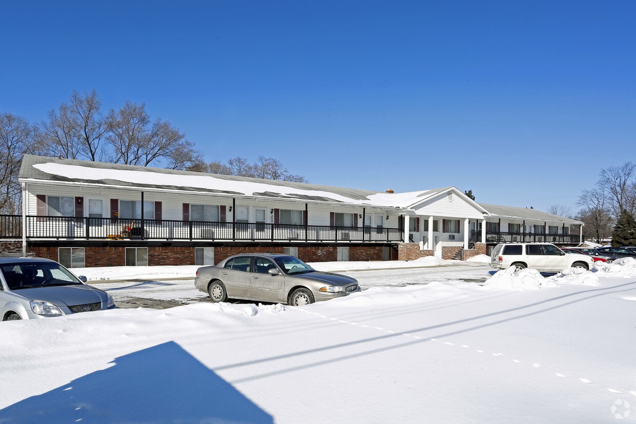 Lakeside Apartments Apartments in Wolverine Lake, MI