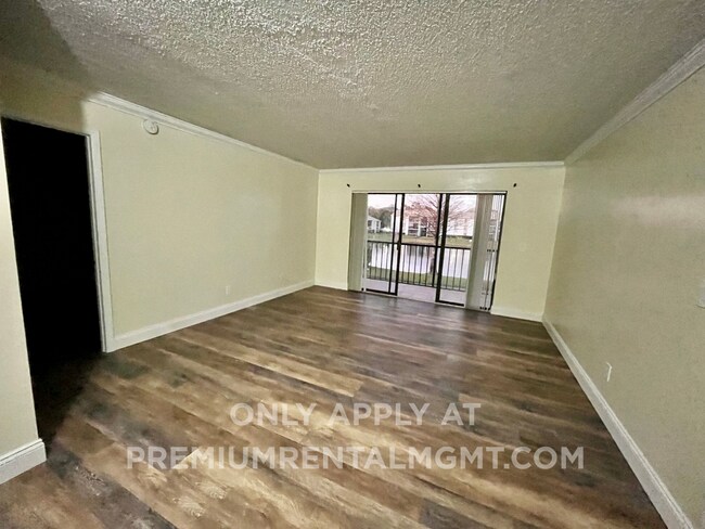 Foto del edificio - 8205 Sun Spring Cir