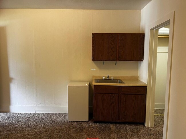 Building Photo - One Room Studio *ALL UTILITIES INCLUDED*