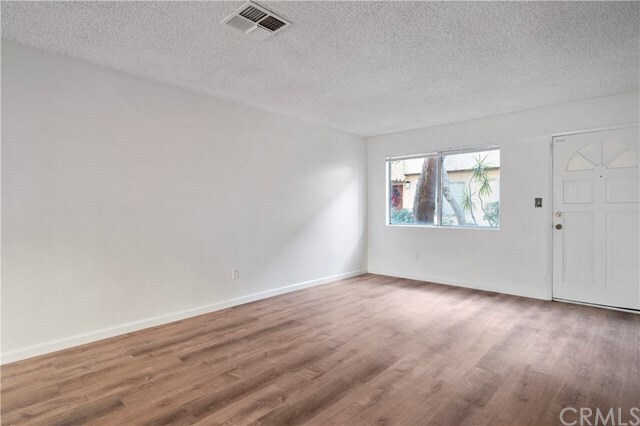 Foto del edificio - 17111 Roscoe Blvd