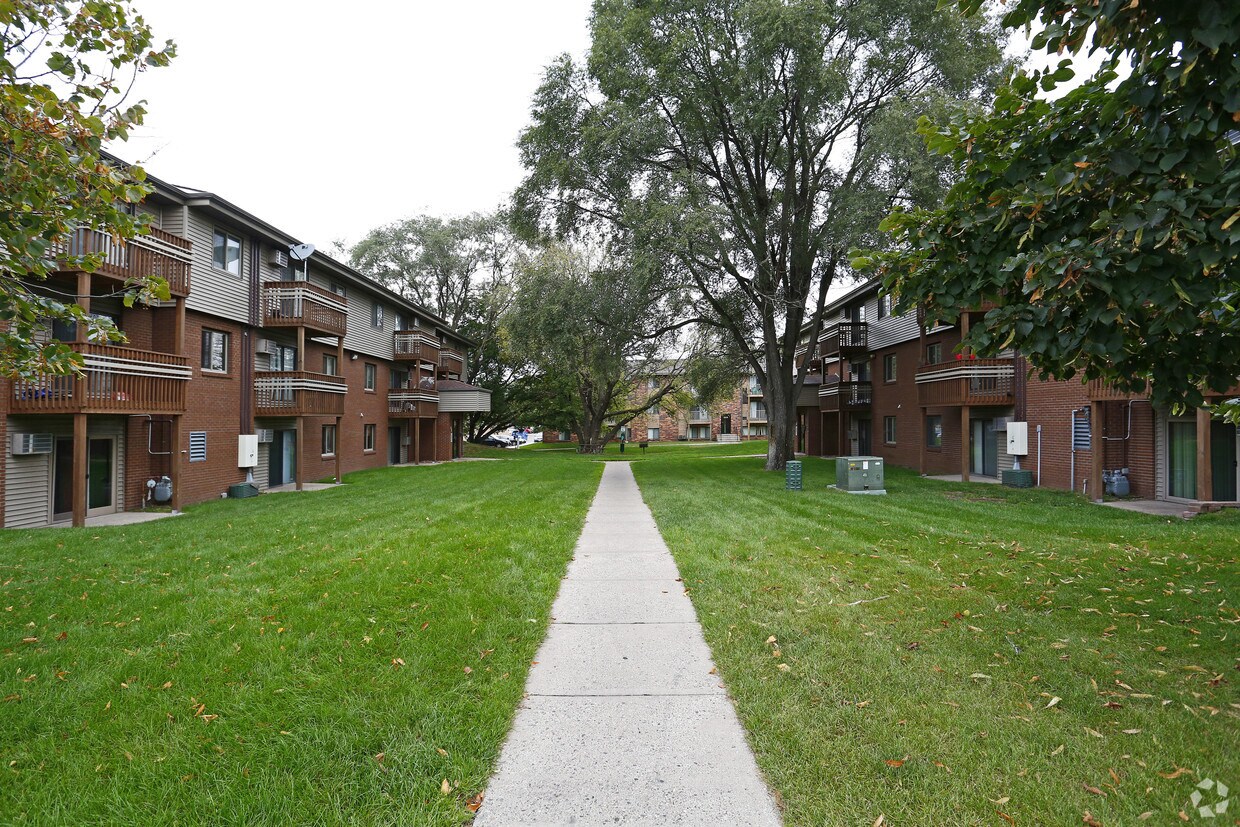 Oakshire Apartments Apartments in Saint Cloud, MN
