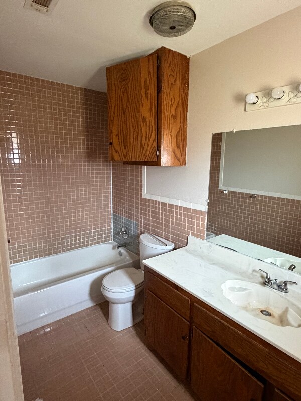 Building Photo - 531 Woodland Dr