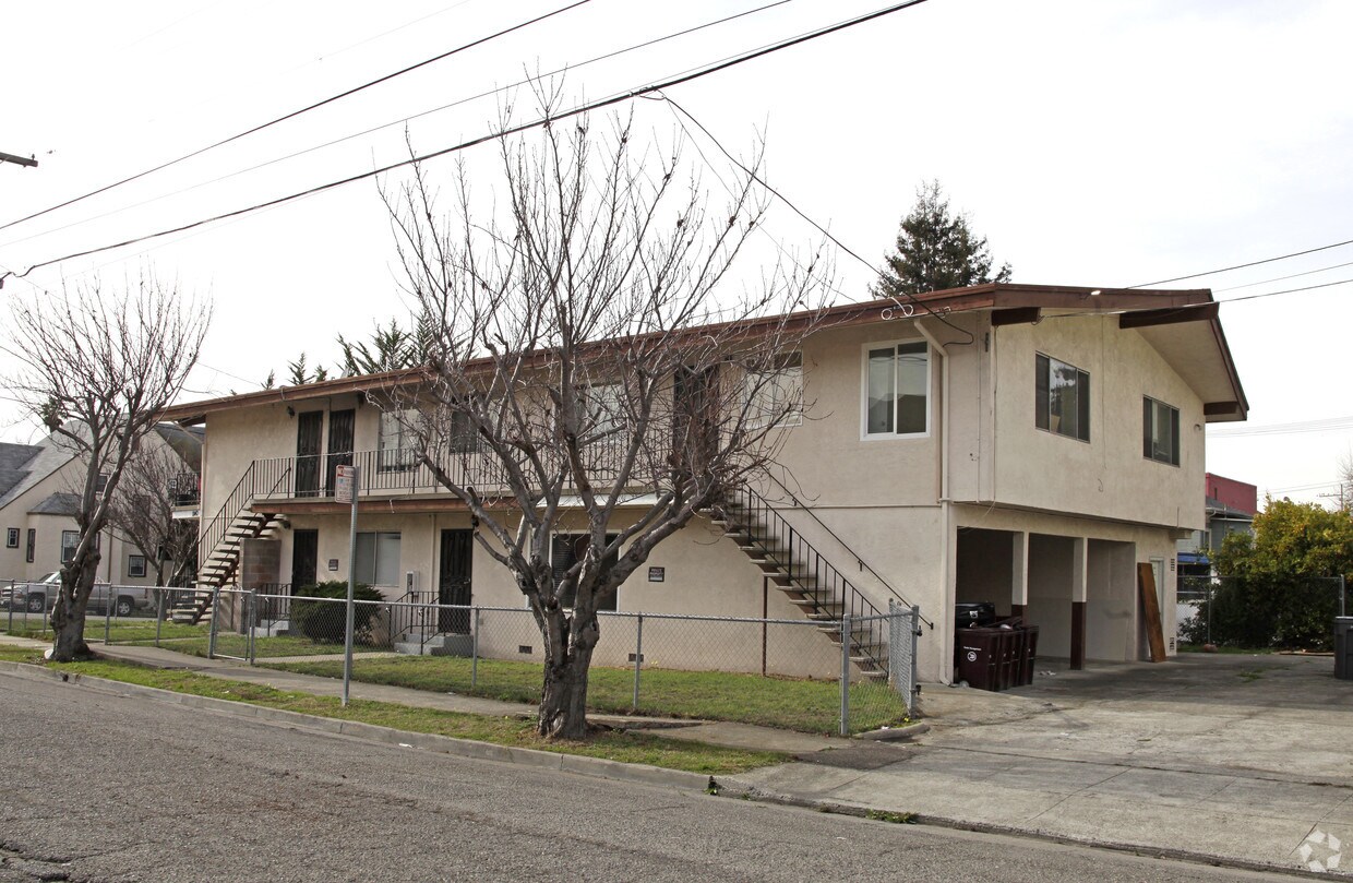 Primary Photo - 1140 E 22nd St